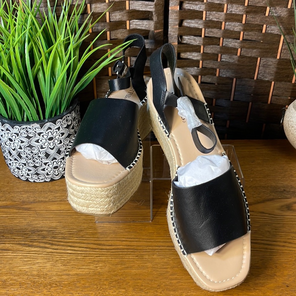 Black wedges